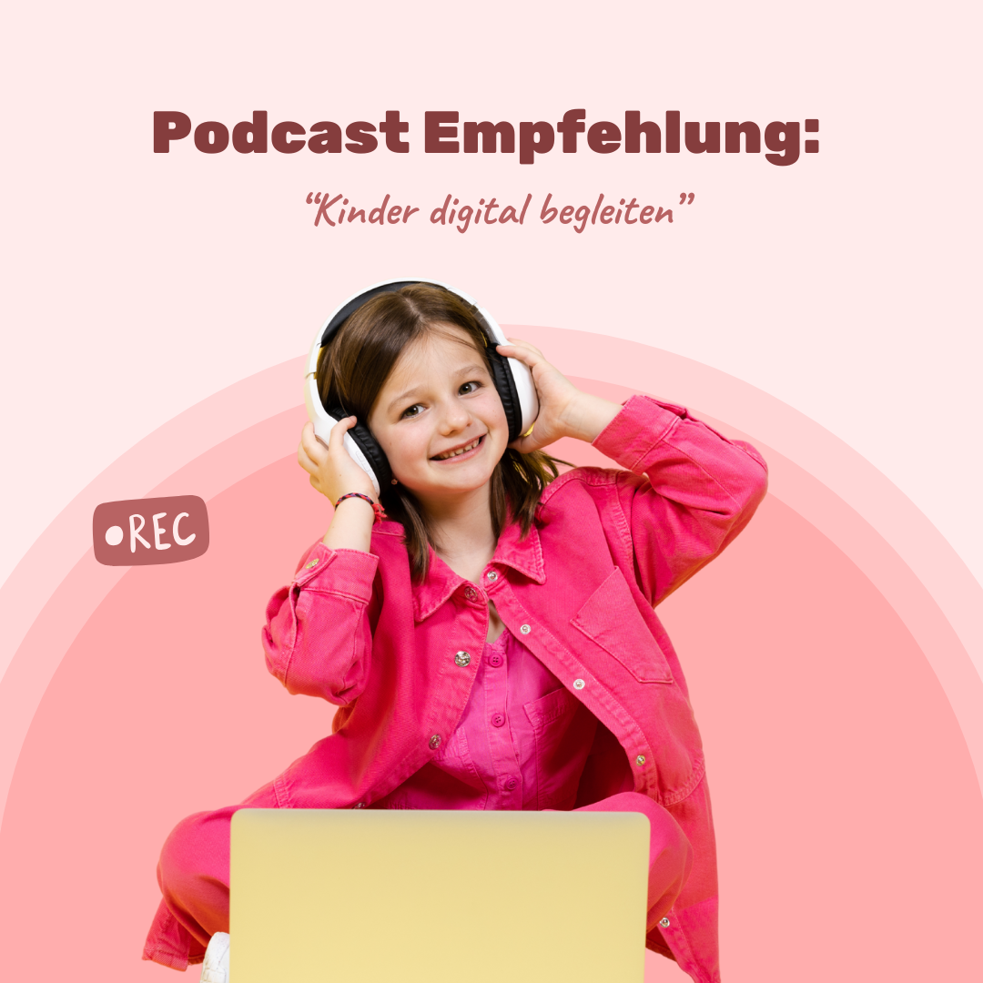 Ein Kind in pinker Kleidung sitzt vor einem Laptop, trägt große Kopfhörer und hält sie mit beiden Händen. Im Hintergrund steht „Podcast Empfehlung: Kinder digital begleiten“ auf rosa Hintergrund mit „REC“-Symbol. Illustration für den Anio Family Blog.
