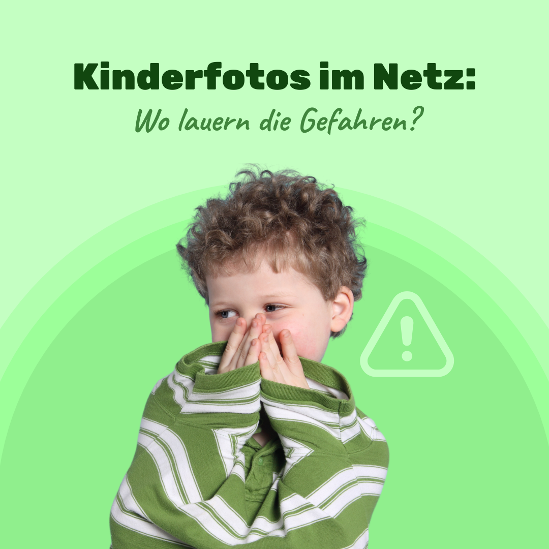 Ein kleiner Junge mit lockigen Haaren trägt ein grün-weiß gestreiftes Langarmshirt, hält sich schüchtern die Hände vor das Gesicht und steht vor einem hellgrünen Hintergrund mit dem Text „Kinderfotos im Netz: Wo lauern die Gefahren?“